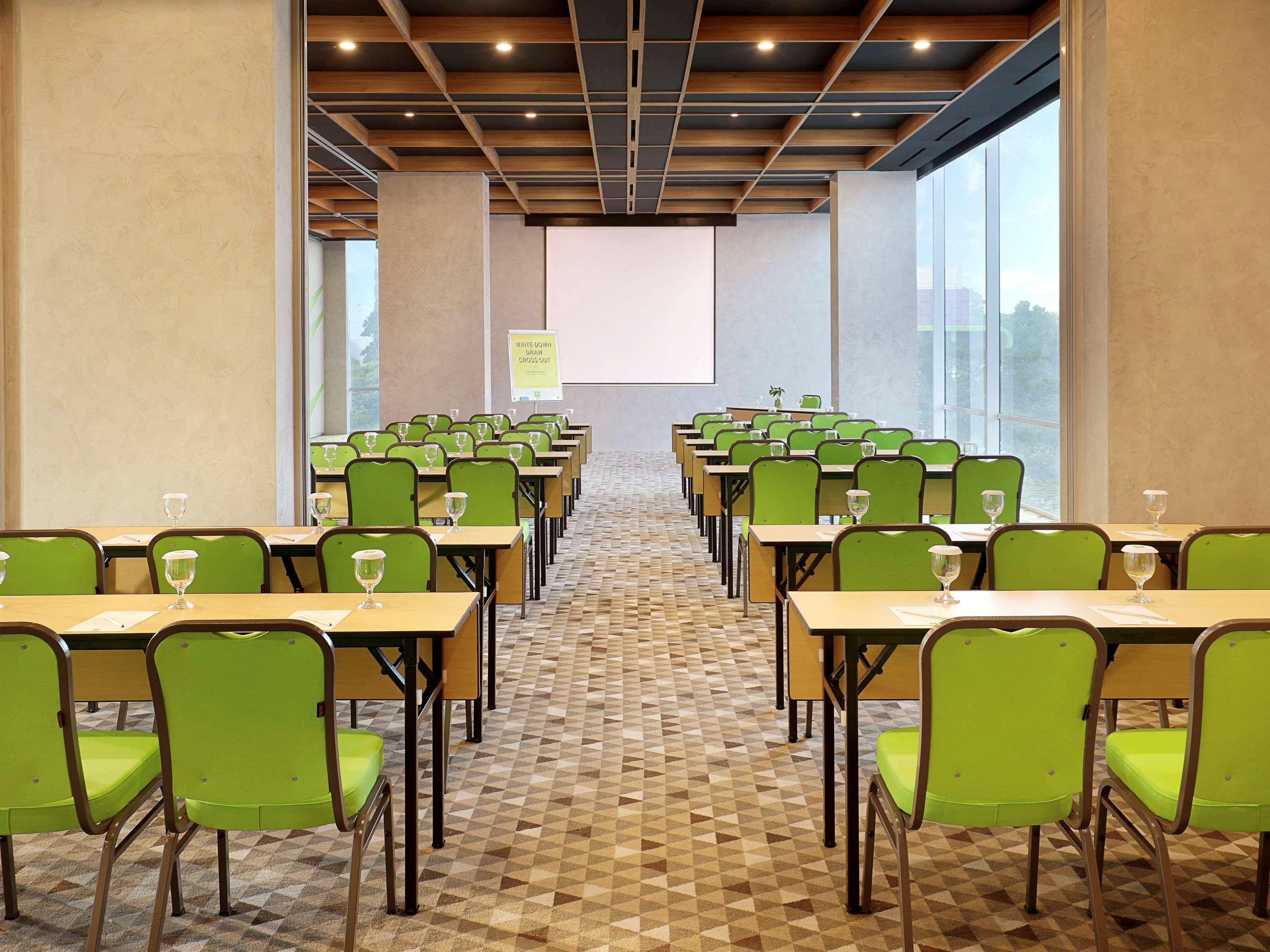 Ibis Styles Jakarta Simatupang Екстериор снимка